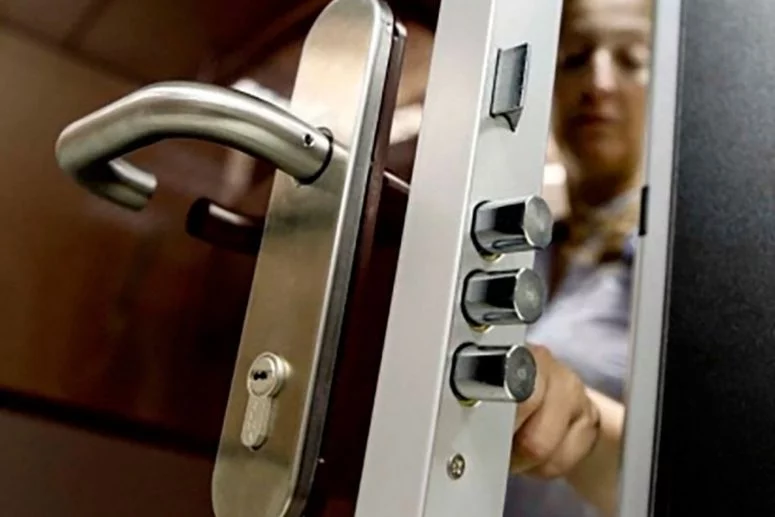 Apertura de puertas blindadas y puertas de seguridad