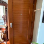 puerta madera seguridad instalada