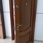 puerta seguridad madera con forma